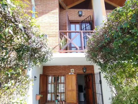 Impecable Triplex al frente!!! todos los servicios!