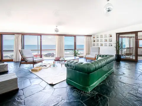 Casa 7 ambientes con 5 baños