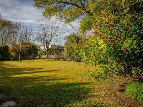 Casa en Venta con 2 cocheras