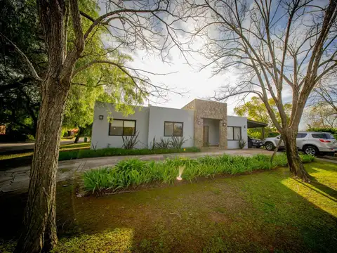 Casa 4 amb todo luz- jardin y piscina