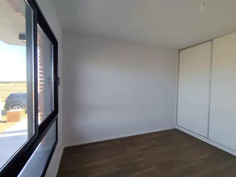 Casa en Alquiler con 2 cocheras