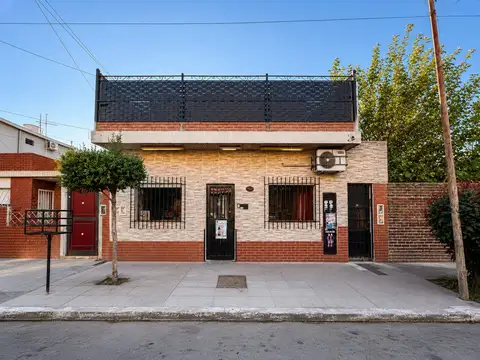 VENTA /PH 5 amb. + local impecable en San Justo