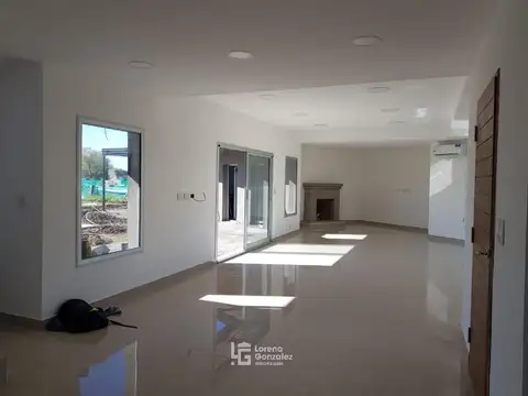 Casa 4 ambientes con 3 baños