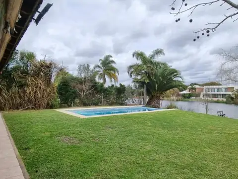 Casa en Venta con 3 cocheras