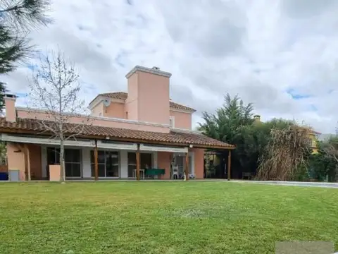 Casa en venta en San Isidro Labrador. Villanueva.