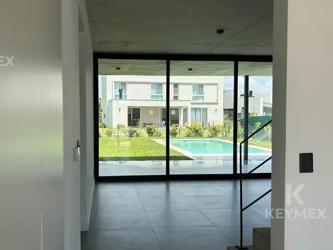 Casa 7 ambientes con 6 baños