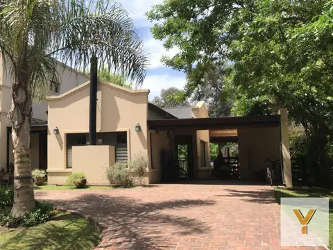 Casa en venta - 4 Dormitorios 3 Baños - 850Mts2 - Moreno