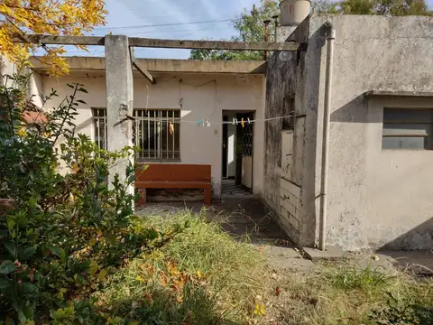 VENTA - CASA AMERICANA A RECICLAR - CASTELAR NORTE 