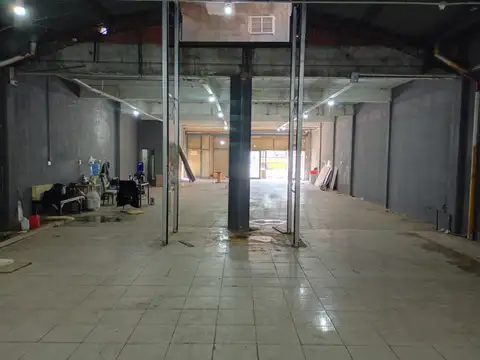 Local/galpón 340 m² en avenida — José C. Paz, trifásica