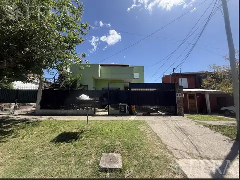 Venta de Casa 5 ambientes con jardín en Wilde