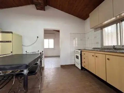 CASA Y DEPTO CON PARQUE - 2 FAMILIAS - LANÚS ESTE