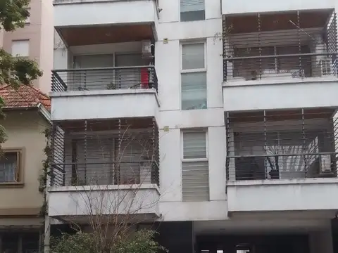 Excelente monoambiente con balcon.