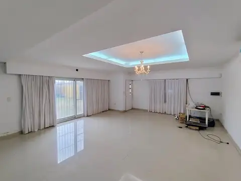 VENTA CASA CON PILETA SOBRE RUTA 34S IBARLUCEA