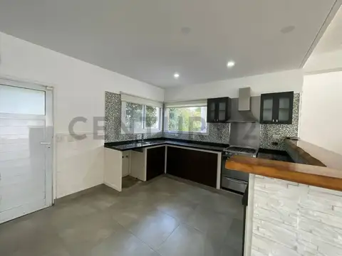 Casa 5 ambientes con 3 baños