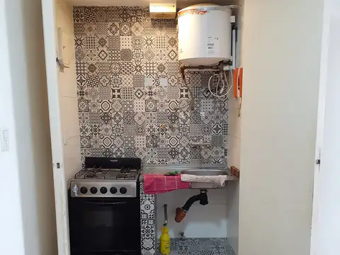 GENEROSO MONOAMBIENTE, MUY CÓMODO!