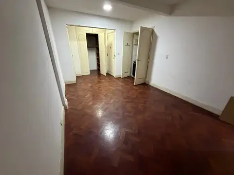 GENEROSO MONOAMBIENTE, MUY CÓMODO!