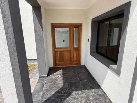 Casa 5 ambientes con 3 baños