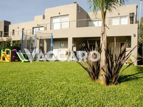 Casa en Venta 5 ambientes en Maria Eugenia RV