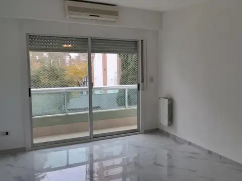 3 Ambientes luminoso Con Balcon y Cochera