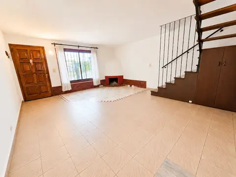 Casa 4 ambientes con 2 baños