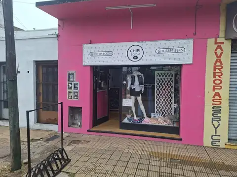 LOCAL FRENTE ESTACION DE PADUA