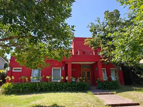 Casa en Venta con 4 cocheras
