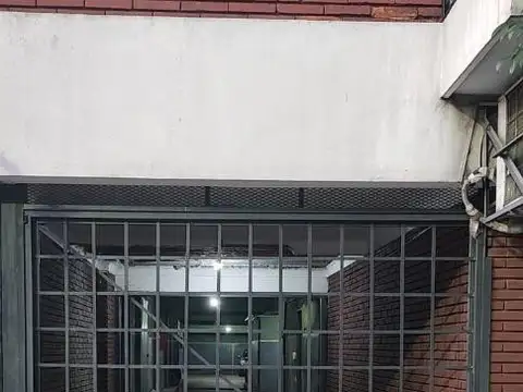 COCHERA, EXCELENTE UBICACIÓN, SOBRE AV. BELGRANO 2900