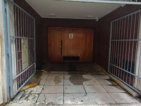 VENTA DE COCHERA DOBLE EN FLORES ! ZONA DEMANDADA