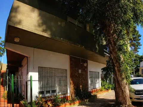 Departamento 2 ambientes, patio y parrilla