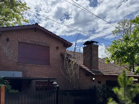 Casa 4 amb Hurlingham c/ Pileta Seg 24Hs. B. Parque La Luz