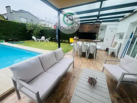 Casa 4 ambientes con 2 baños