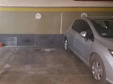 Rivera Indarte y Membrillar - Cochera fija cubierta para auto mediano / grande. Seguridad 24 hs.