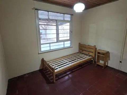 VENTA - CASA 3 AMB BUEN ESTADO EN LOTE DE 10 X 30 MTS, LOMAS