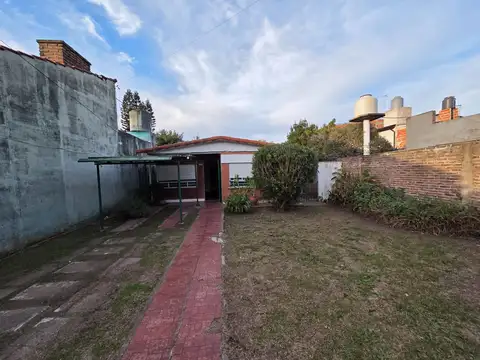 VENTA - CASA 3 AMB BUEN ESTADO EN LOTE DE 10 X 30 MTS, LOMAS