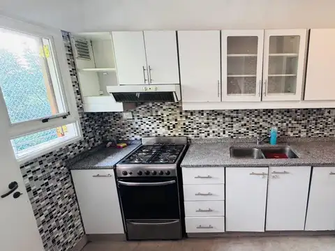 ALQUILER 3 AMBIENTES C/ dependencia COCHERA y BAULERA