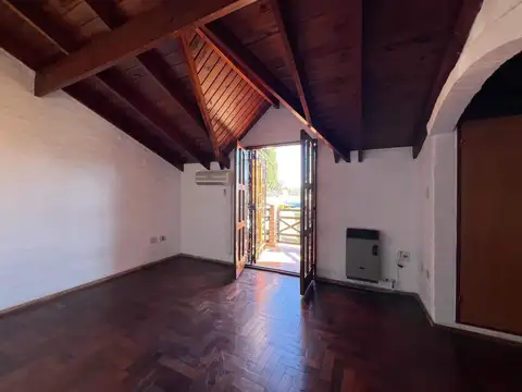 CASA EN VENTA BARRIO URCA