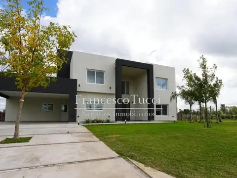 Casa en venta 6 ambientes Terravista