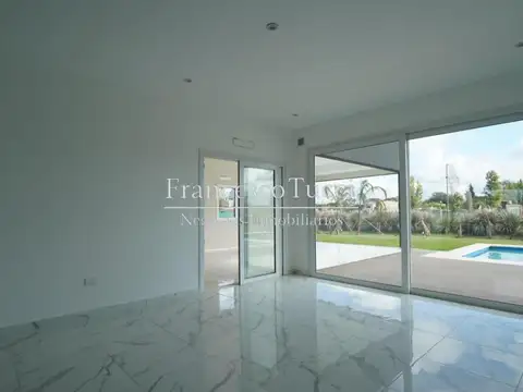 Casa en Venta al Oeste