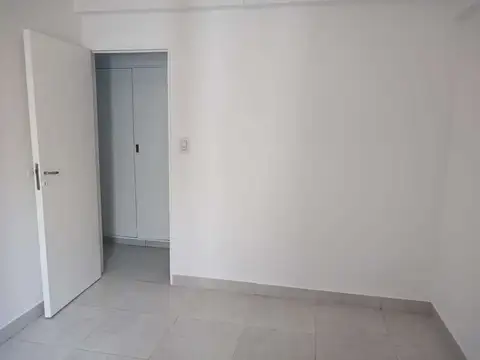 Departamento 2 ambientes muy buen estado. a 100 mts de Av. Rivadavia y Lacarra.