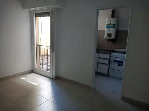 Departamento 2 ambientes muy buen estado. a 100 mts de Av. Rivadavia y Lacarra.