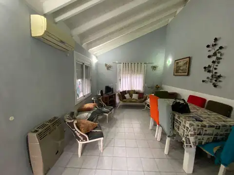 Casa en Alquiler con 1 cochera