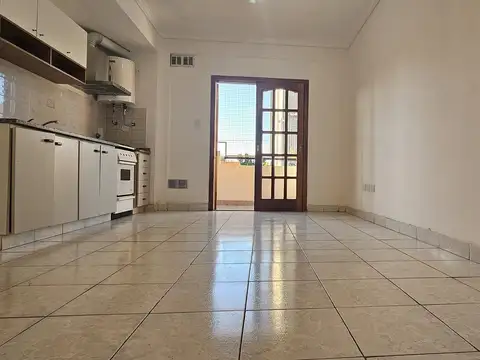 DEPARTAMENTO EN ALQUILER DE DOS AMBIENTES EN WILDE CON COCHERA