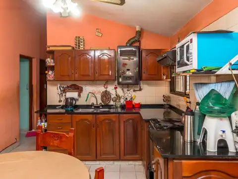 CASA 4 DORMITORIOS EN VENTA B° LIMACHE ZONA SUR