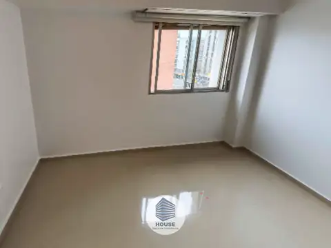 DEPARTAMENTO 2 DORMITORIOS -DEPENDENCIA DE SERVICIO EN VENTA BARRIO CENTRO