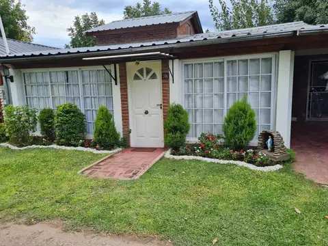 VENTA CASA 4 AMBIENTES OPORTUNIDAD COUNTRY RODA BAJAS EXPENSAS GALERIA QUINCHO PARRILLA GARAGE