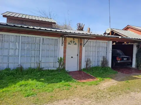 VENTA CASA 4 AMBIENTES OPORTUNIDAD COUNTRY RODA BAJAS EXPENSAS GALERIA QUINCHO PARRILLA GARAGE