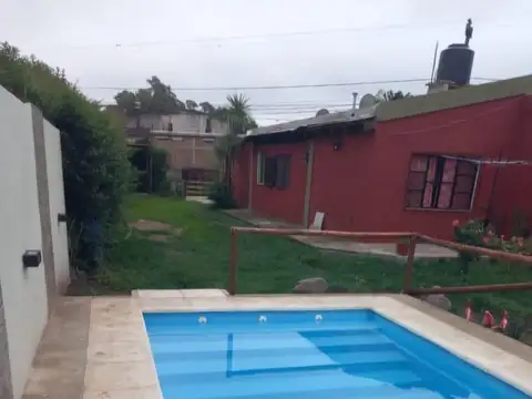 Casa 4 ambientes con 2 baños