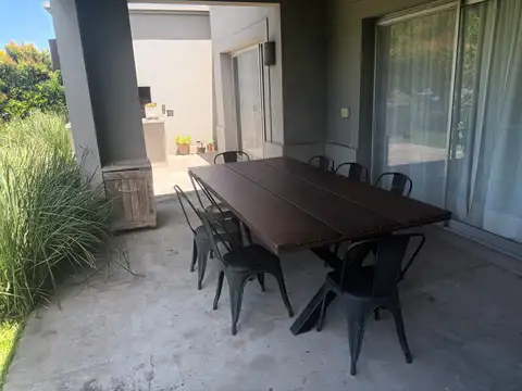 Casa 7 ambientes con 3 baños