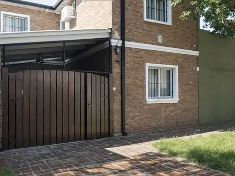 VENTA | PERMUTA - Casa de 3 dormitorios y patio - Luis Agote, Rosario. APTO CRÉDITO