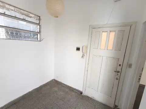 PH 3 Ambientes- Dos Patios- Terraza actual  S/Escalera. En complejo entrada común es el 1ero. por pasillo.